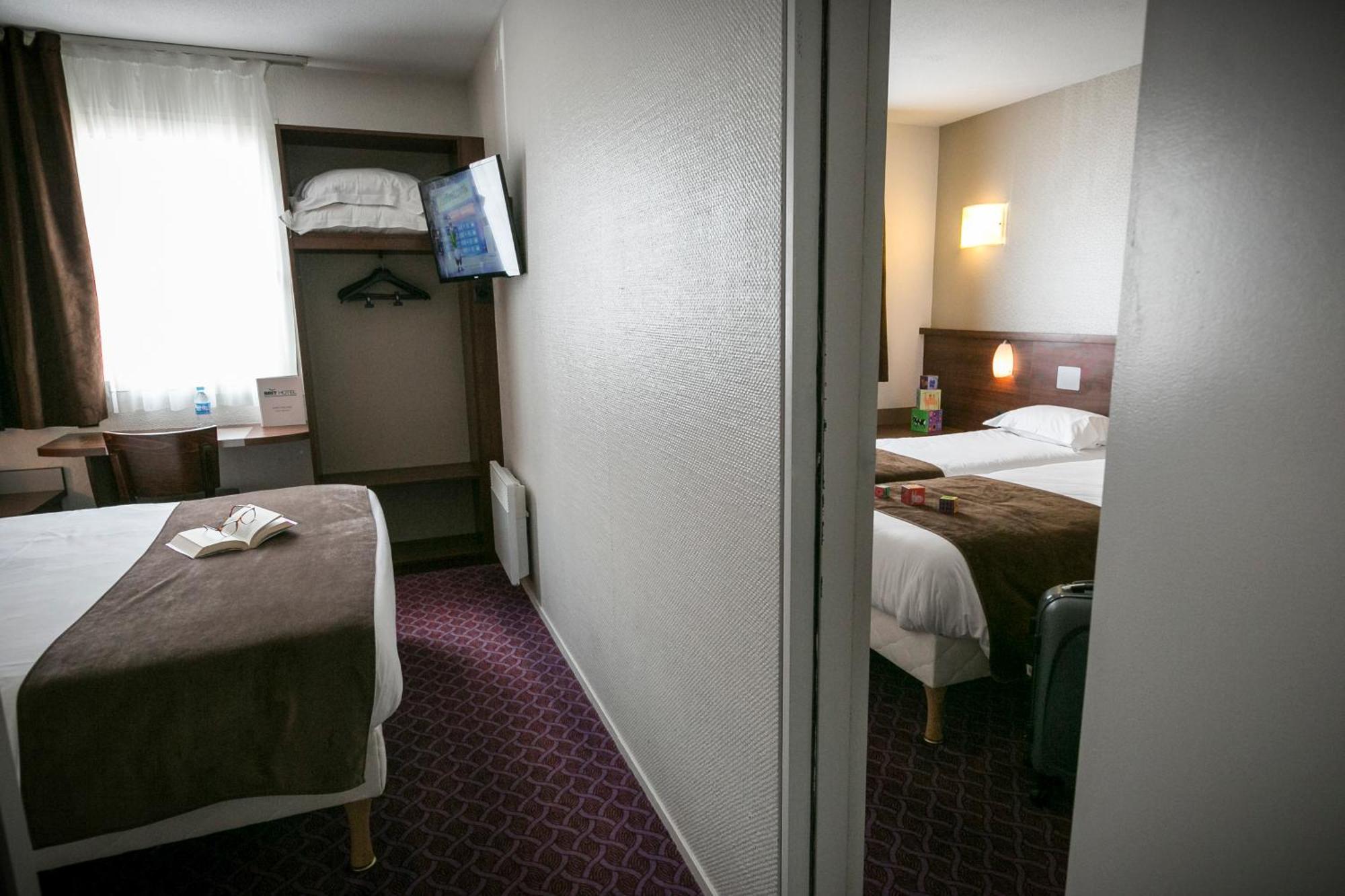 Brit Hotel Rennes Le Castel Esterno foto