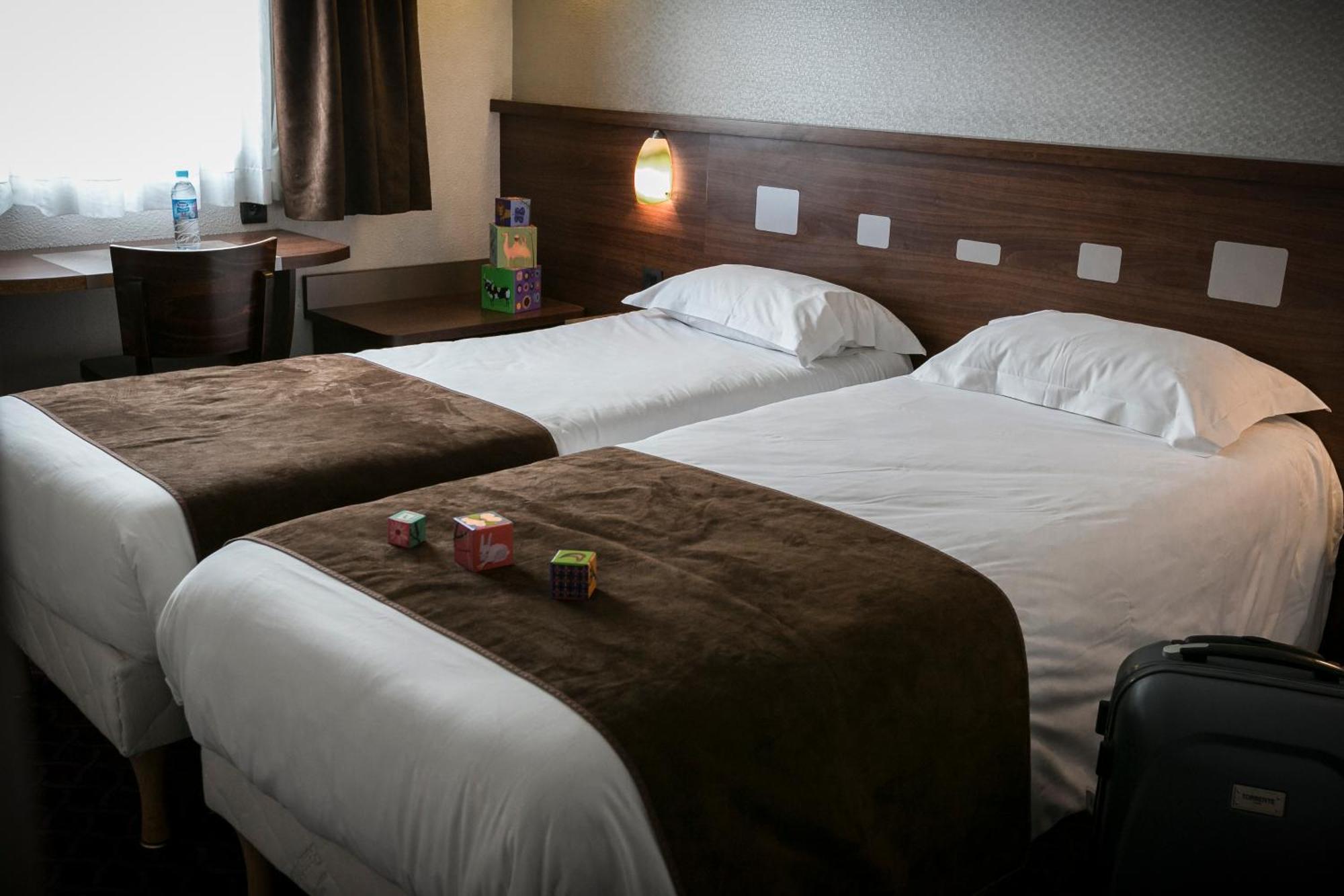 Brit Hotel Rennes Le Castel Esterno foto