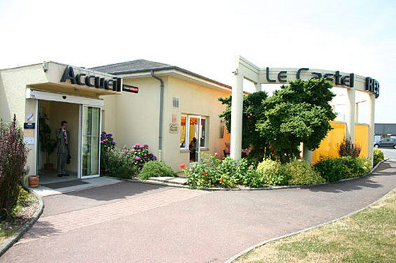 Brit Hotel Rennes Le Castel Esterno foto